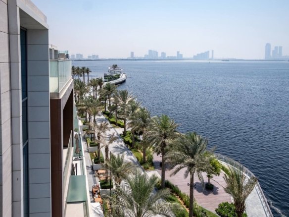 Luxury 3BR Townhouse with Canal View